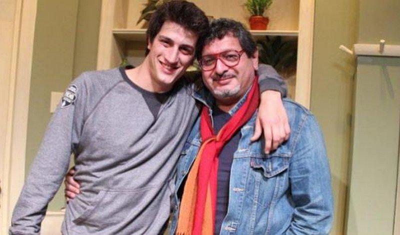 Stefano Tosso impone su estilo en denim en 5 increíbles looks