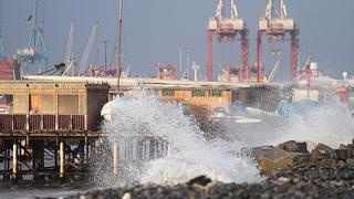 ¡Alerta en el mar! Cierran más de 80 puertos por sismos y oleajes