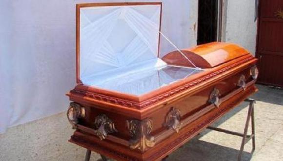 Anciana dada por muerta se levanta de ataúd en funeraria 