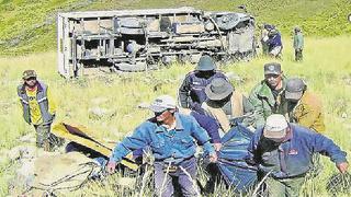 Ayacucho: Un niño sobrevive y cuatro mueren en caída de camión a abismo