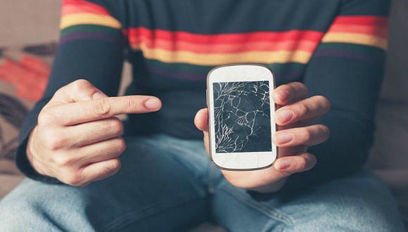 ¿Tu novia rompe tu celular? 6 razones para que ella cometa eso