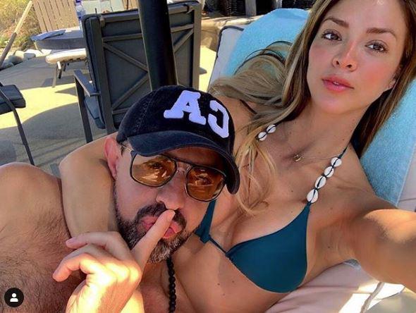 Sheyla Rojas junto a Fidelio Cavalli en Mykonos