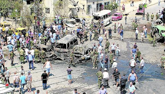 Terroristas vuelan coche bomba frente a escuela