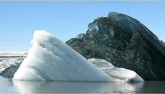 Foto de un iceberg negro toma por sorpresa a las redes sociales