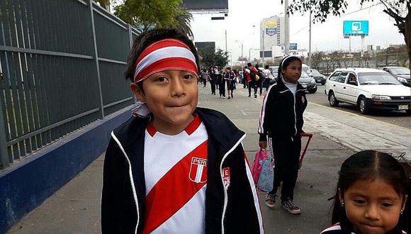 ​Perú vs. Nueva Zelanda: escolares alientan a la selección peruana vistiendo camisetas (FOTOS)