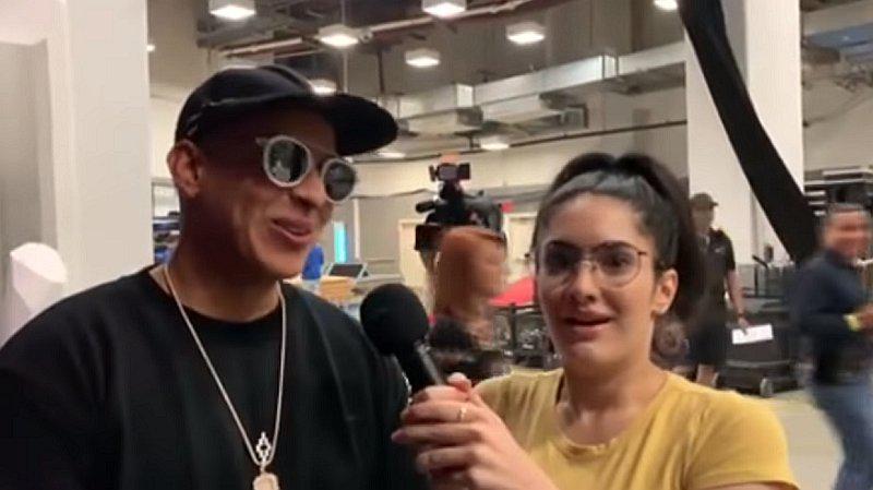 Periodista se pone nerviosa al entrevistar a Daddy Yankee (VIDEO)
