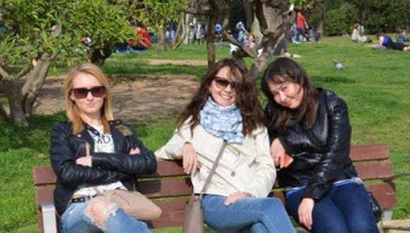 Foto de tres amigas en un parque se vuelve viral por truco que esconde 