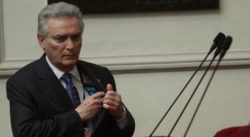 Luis Favre abandona la campaña de César Acuña 