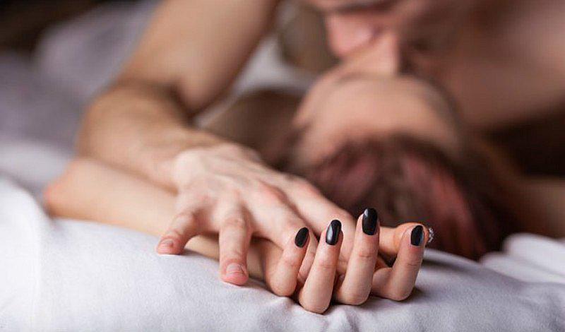 ¿Puede quedarse pegada una pareja durante el coito?