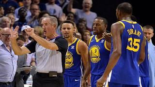 ​NBA: Curry pagará 50.000 dólares por lanzar protector bucal a árbitro