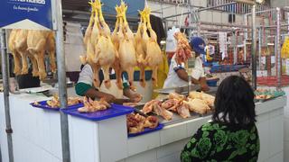 Precio del pollo y otros alimentos se incrementan: “La gente está llevando pura menudencia nomás”