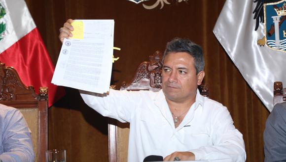 Arturo Fernández Bazán es sentenciado por difamación agravada. Los regidores votaron a favor de la suspensión.
