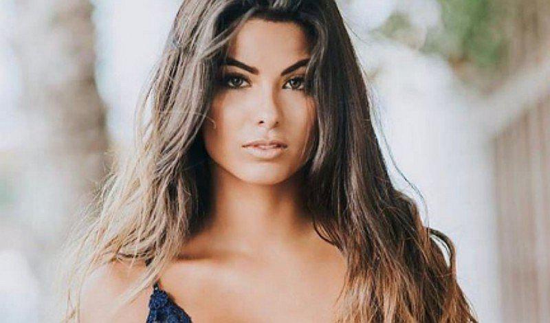 Ivana Yturbe luce su espectacular cuerpo en enterizo