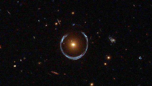 Una estudiante descubre anillo de Einstein, una rareza astronómica 