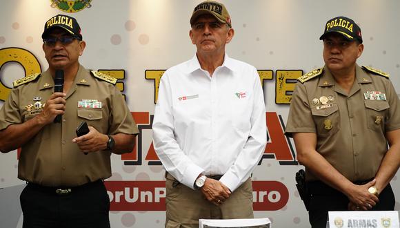 El ministro del Interior, Víctor Torres, garantizó seguridad policial para Paolo Guerrero y a toda su familia.
