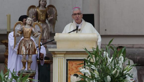 Monseñor Carlos Castillo fue el responsable de oficiar la ceremonia del Corpus Christi 2023 | (Foto: Alessandro Currarino / @photo.gec)