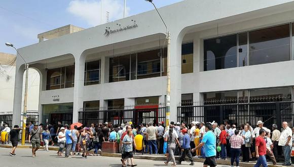 Ica: Jubilados hicieron largas colas en Banco de la Nación tras declararse estado de emergencia (Foto: Carmen Quispe)