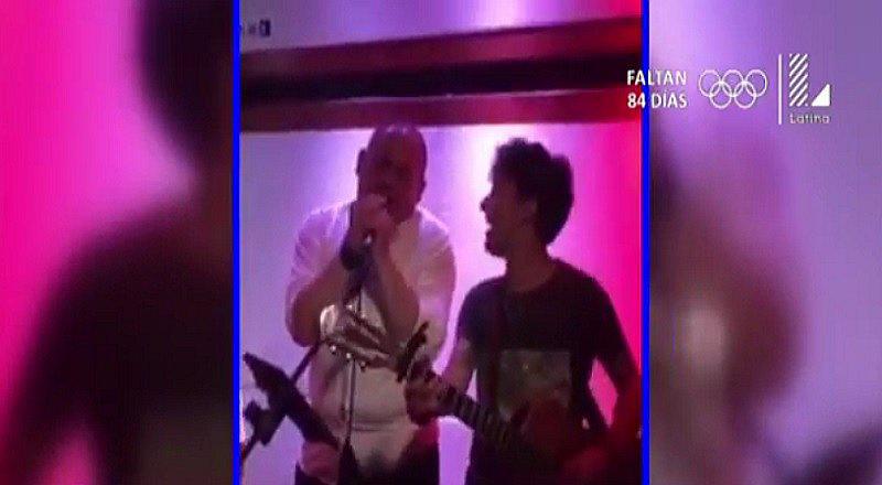 Álamo Pérez Luna vuelve a pasarse de copas y hace este espectáculo [VIDEO]