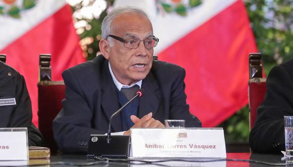 Aníbal Torres en reunión con autoridades elegidas de Huancavelica. Foto: PCM