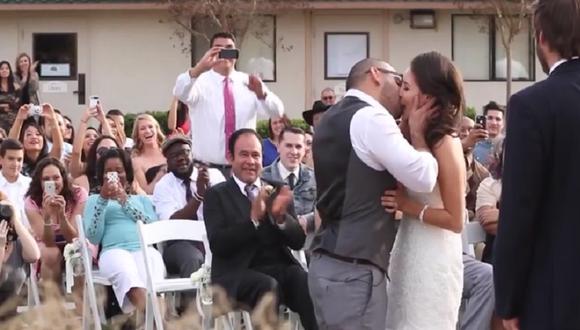 Youtube: Pareja se besa por primera vez en el día de su matrimonio [VIDEO]