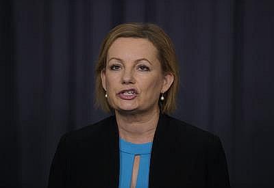 Australia: ministra renuncia para ser investigada por viaje bajo sospecha