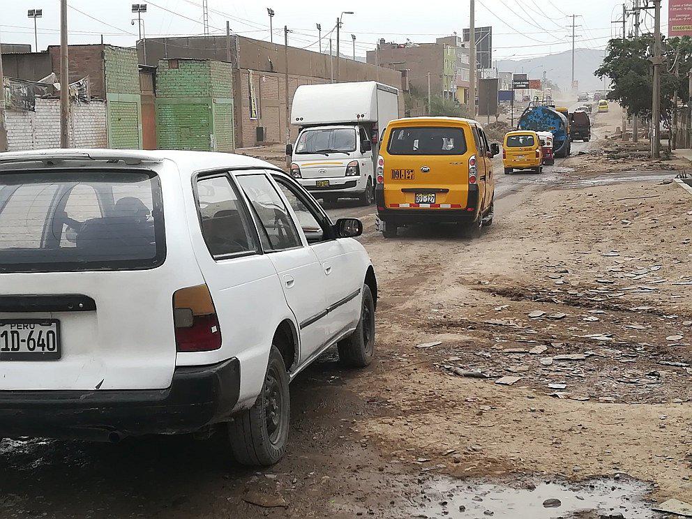 Vecinos de Puente Piedra y Carabayllo exigen asfaltado de inmediato 