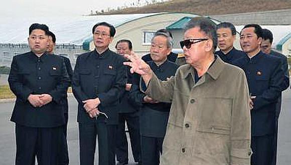 Kim Jong-un vuelve a aparecer cojeando en la televisión norcoreana 