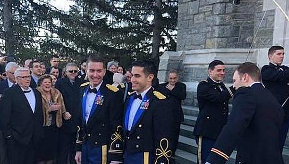  Dos pilotos del ejército contraen matrimonio en su academia militar (FOTOS)