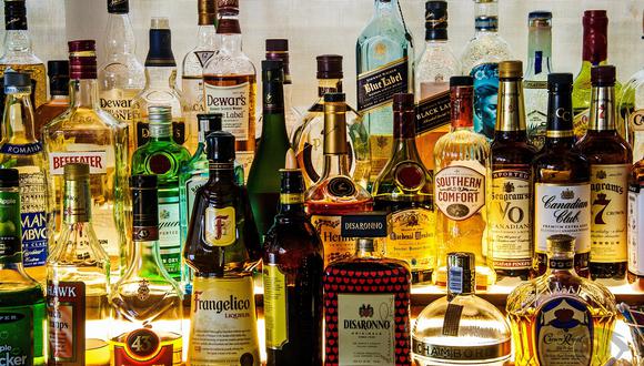 El consumo de bebidas alcohólicas artesanales ha aumentado en Venezuela, por sus bajos costos. (Foto referencial: Pixabay)