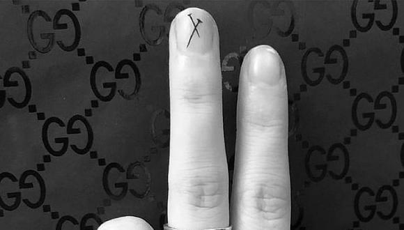 Tatuaje en las uñas causa furor en jóvenes