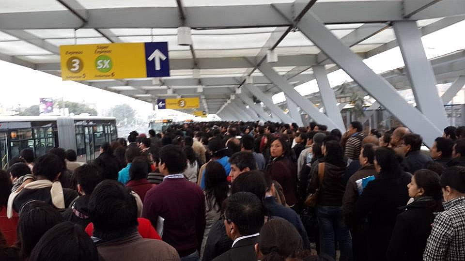 Metropolitano: caos se apoderó de estaciones por cambio de rutas