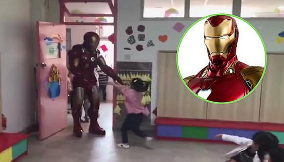 Papá sorprende a su hijita al llegar a jardín disfrazado de Iron Man (VIDEO)