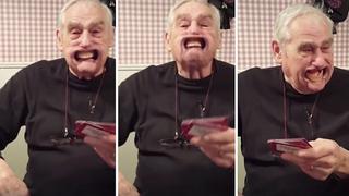 Dientes postizos le juega mala pasada a abuelito durante juego (VIDEO)