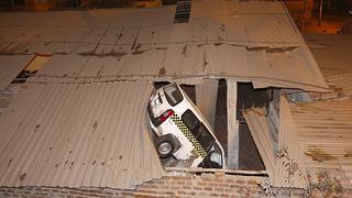 SJL: Auto cae sobre techo de iglesia y catequistas se salvan de milagro [VIDEO]