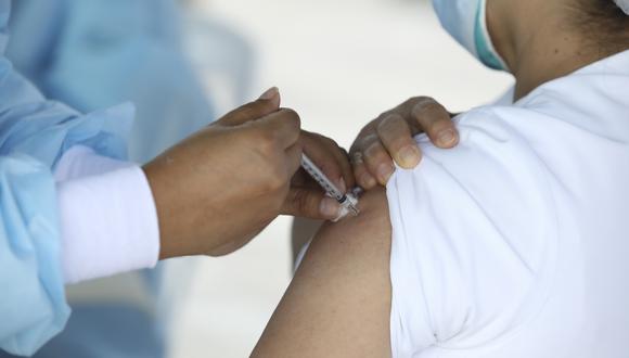 Actualmente se viene inmunizando a personas mayores de 60 años de edad en distintas partes del país (Foto: GEC)