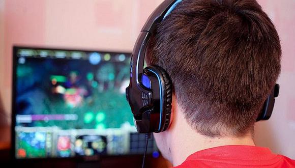 Niño de 12 años es hospitalizado por jugar un videojuego por muchas horas
