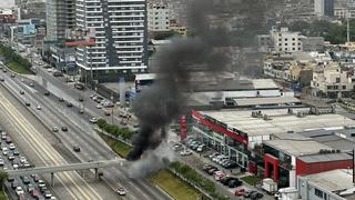 La Victoria: incendio se registra en puente peatonal en la Vía Expresa 