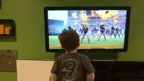Twitter: Niño causa furor al imitar a Beyoncé en el Super Bowl [VIDEO]