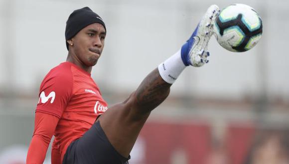 Renato Tapia jugó cinco de los seis partido que tiene Perú en las Eliminatorias Qatar 2022. (Foto: AFP)