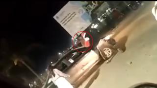 Argentina: Salió en defensa de su madre y destrozó con un bate el auto del conductor que la empujó [VIDEO]