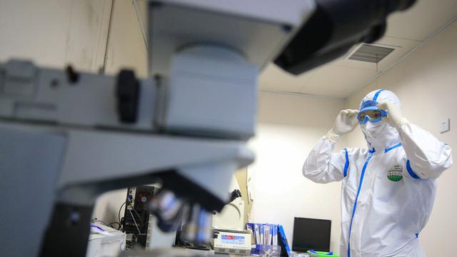 Según la Comisión Nacional de Sanidad hasta la pasada medianoche local había registrados 11.864 casos graves. (AFP)