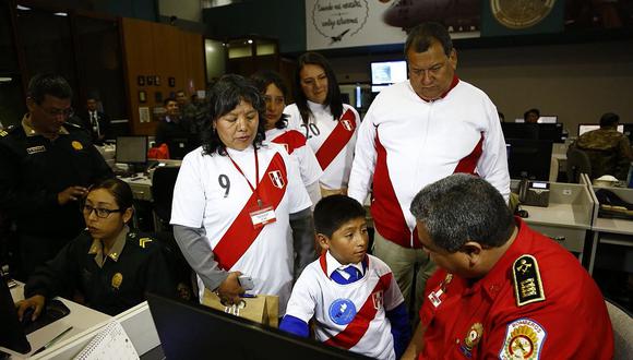 Terremoto en Lima: niño cusqueño presenta detector de sismos a ministro de Defensa