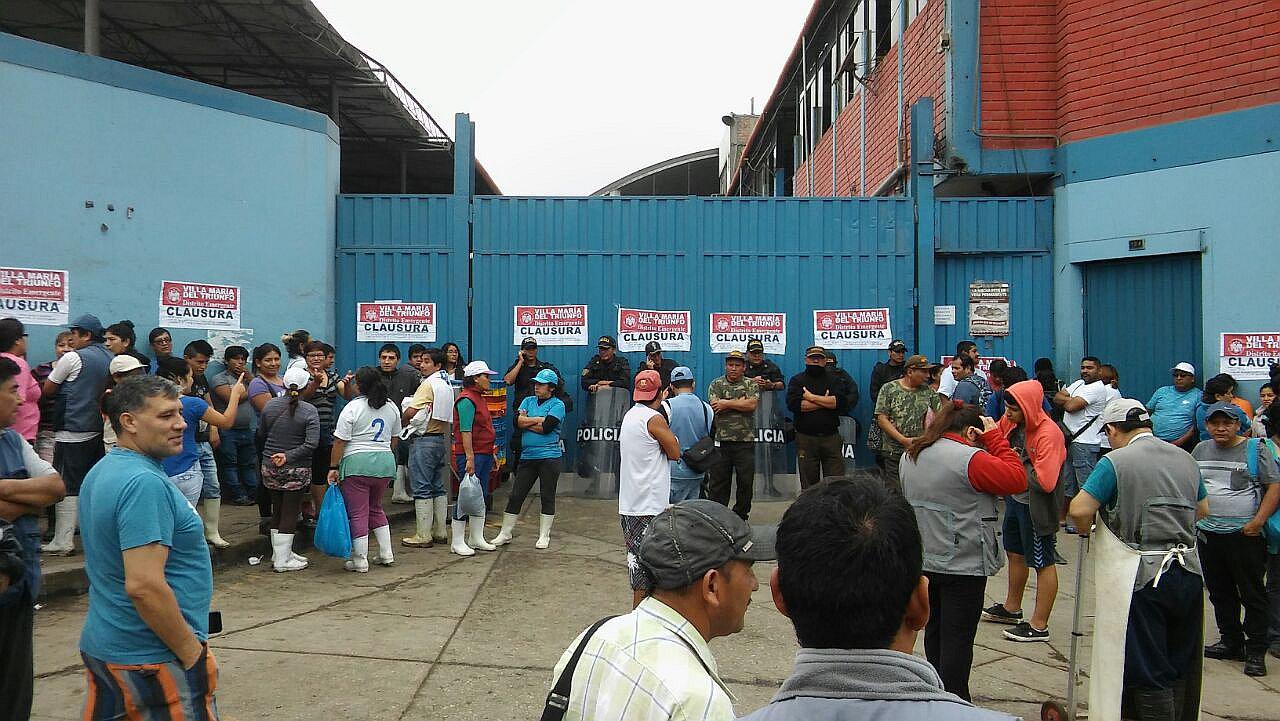 ​VMT: Terminal pesquero continúa clausurado y no creerás lo que ingeniaron los comerciantes seguir vendiendo