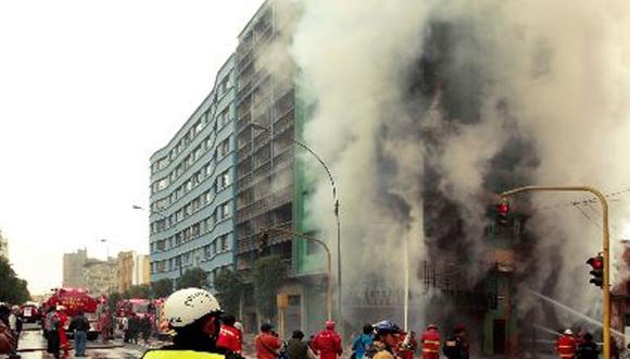 Incendio controlado en el centro de Lima 