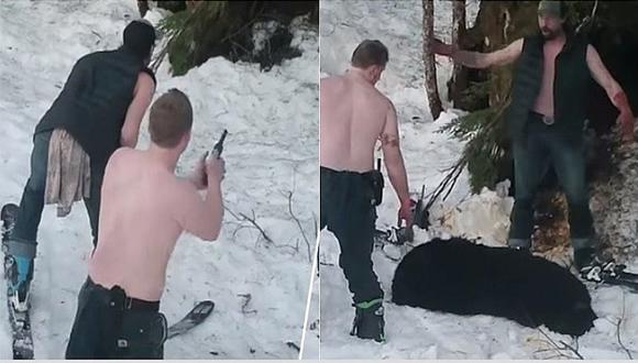 Las indignantes imágenes de dos hombres asesinando a una osa y sus dos crías 