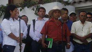 Keiko Fujimori da su apoyo a mineros informales y suscribe acuerdo