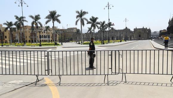 En lo que va del año, la Plaza de Armas ha permanecido cerrada el 75% de los días. Así lo indicó la subgerencia de Turismo de la Municipalidad Metropolitana de Lima. (Foto: Alessandro Currarino)