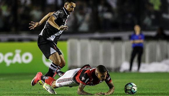 Paolo Guerrero sale lesionado, aunque Flamengo gana clásico al Botafogo