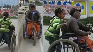 Niña ayuda a su abuelito a hacer trámite, empujando su silla de ruedas por kilómetros