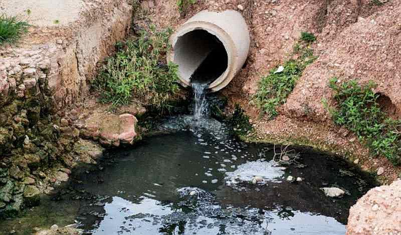 Descubre el significado de soñar con agua sucia
